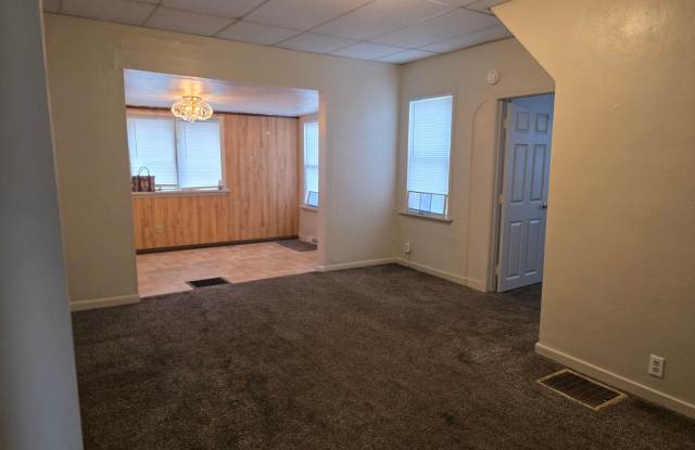 Spacious 4-Bedroom, 2-Bathroom Home – $1,575/Month 124 Studebaker St, South Bend, IN 46628 Gallery 3