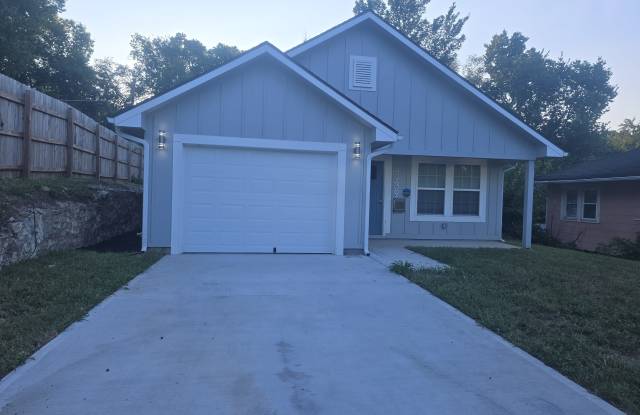 4939 Woodland Ave photos photos