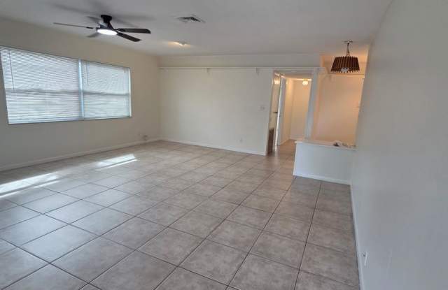 THREE BEDROOM HOME IN JUNGLE TERRACE NEIGHBORHOOD Gallery 4