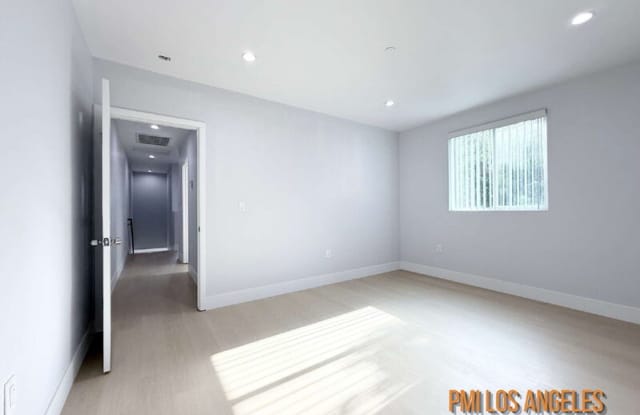 208 1/2 E 87th St Gallery 4