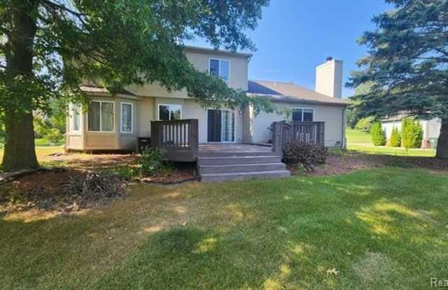1044 RIDGEVIEW Circle Gallery 4