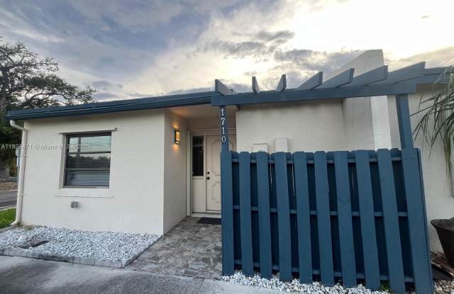 1710 NW 92nd Ave photos photos