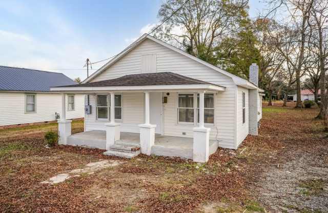 Renovated Three Bedroom Home! - 215 West Boney Street, Clinton, NC 28328
