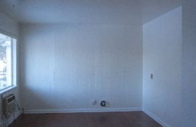 2333 Geneva Street Gallery 3