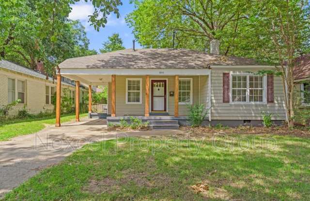 3700 Douglass Ave., photos photos