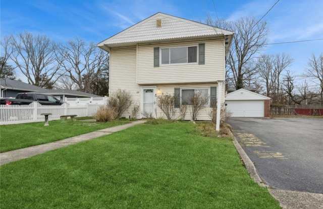 17 Fordham Road - 17 Fordham Road, West Babylon, NY 11704
