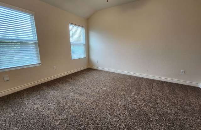 3/2.5/1.5 Fourplex with Granite Countertops, 9ft Ceilings, Fridge, Washer, Dryer / NBISD Gallery 3