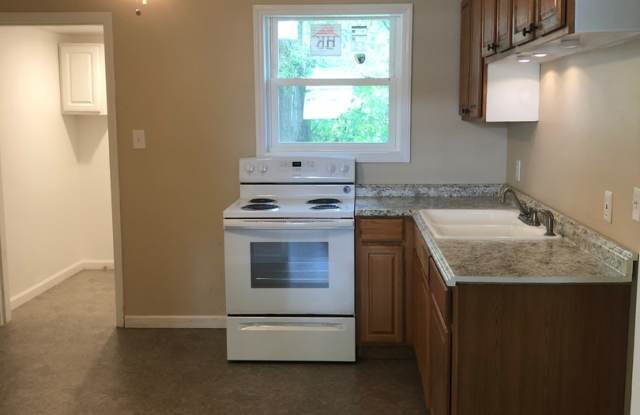2 Bedroom Home Close to Gate City Blvd! Gallery 4