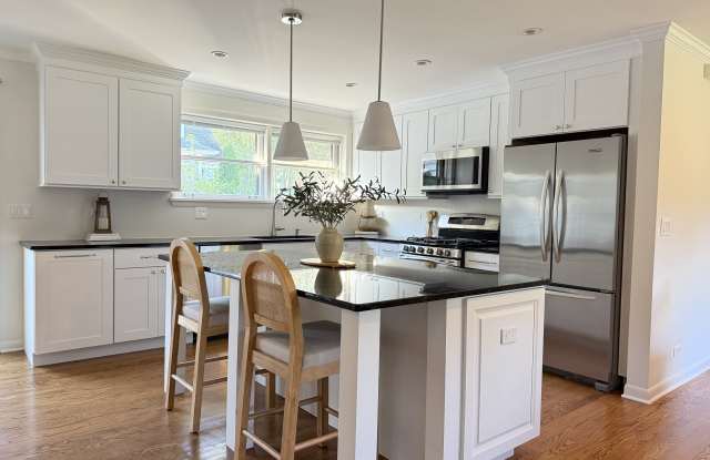 1120 Manor Drive Gallery 2