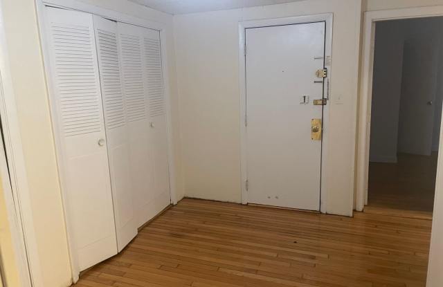 NO FEE N FREE MONTHPackards Corner open Payout, Equal size rooms EASY CHOICE Students ok Gallery 4