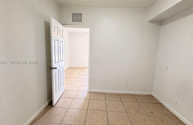 640 SW 9th Court Gallery 1