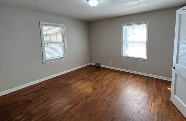 Steps from Kansas State University! Spacious 4-Bedroom Duplex photos photos