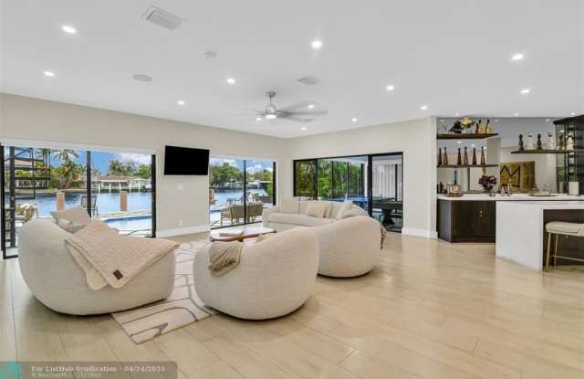 319 S Riverside Dr photos photos