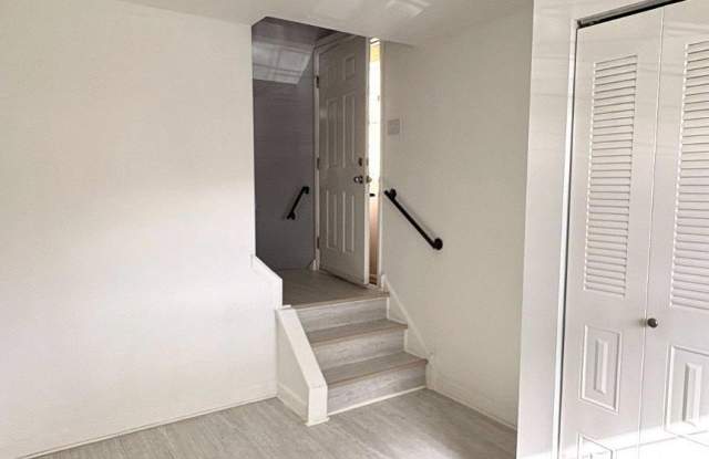 9109 DIPLOMAT Place Gallery 4