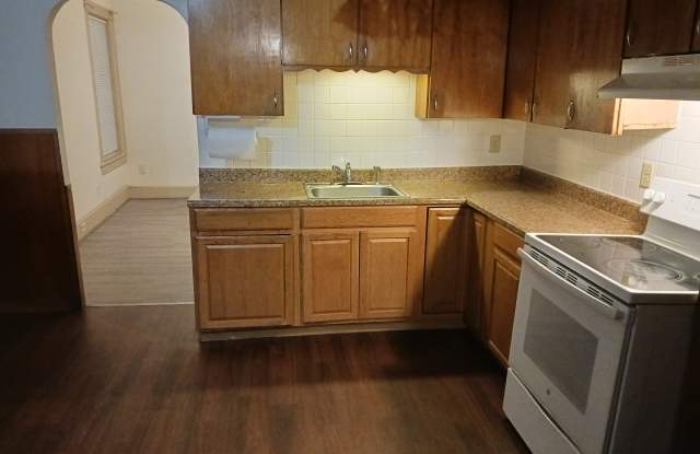 20 Saunders St - 20 Saunders Street, Pawtucket, RI 02860