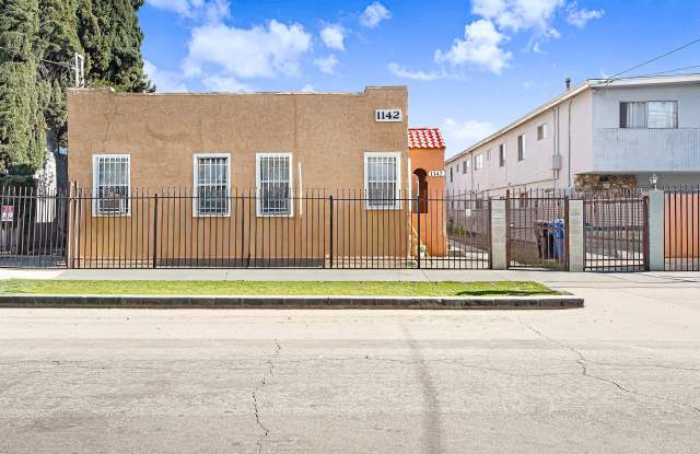 Newly Remodeled 1 Bedroom / 1 Bath with IN-UNIT Laundry in the Heart of Hollywood! Gallery 3