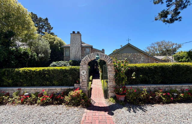 Come stay in this charming home in Carmel by the Sea! Gallery 4