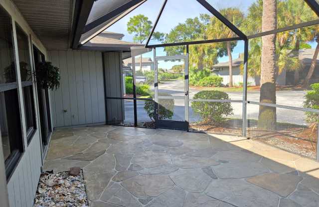 NEW PRICE! Spacious~Sunny~Screened Patio~Garage~Laundry! Gallery 4