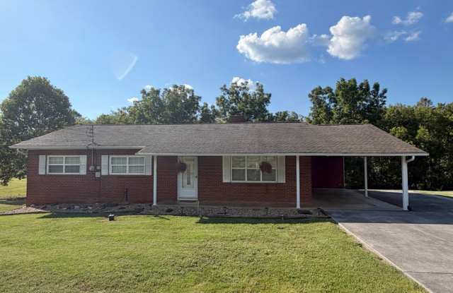 Charming 3 Bedroom Brick Rancher with Smoky Mountain Views in Sevierville Gallery 4