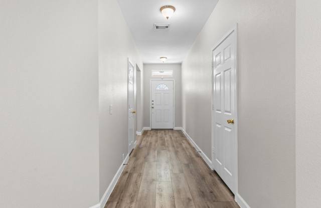 15835 BORWICK LN Gallery 2