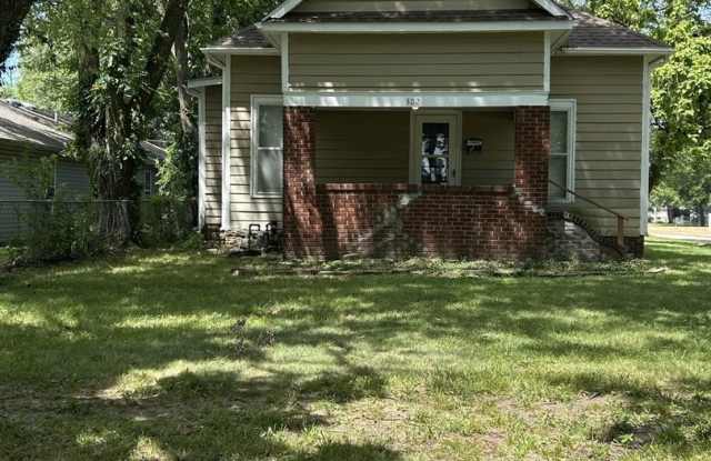 Newly Painted, 3 Bedroom and 1 Bathroom Single-Family Home - 302 South Elm Street, Pittsburg, KS 66762