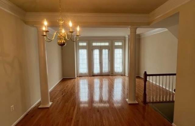 4533 ENGLISH HOLLY DRIVE Gallery 2