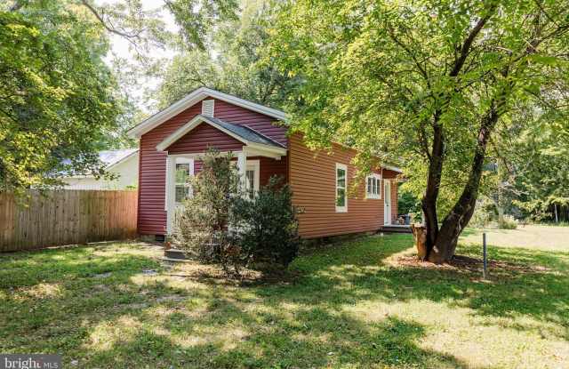 140 S MAIN STREET - 140 South Main Street, Bowling Green, VA 22427