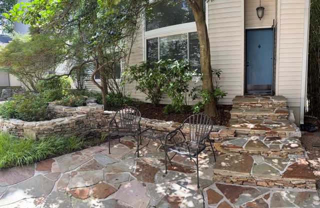Centrally Located 2 BED/1.5 BATH TOWNHOME IN THE CENTER OF MIDTOWN - PRIME LOCATION photos photos