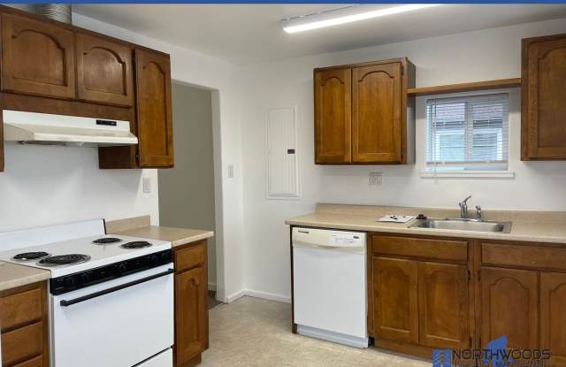 Recently Renovated 2 Bedroom 1 Bathroom Upstairs Apartment Gallery 4