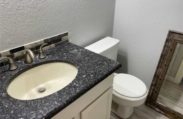 11605 Post Oak Gallery 4