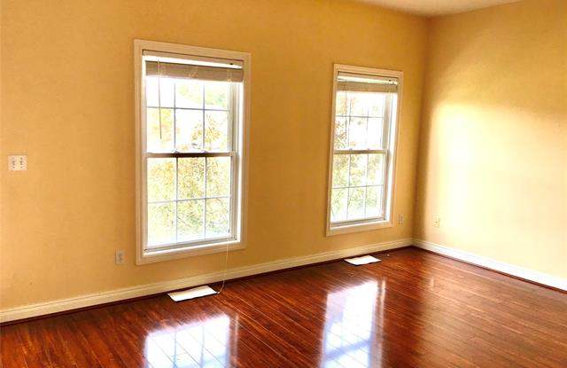 1611 E LAKEVIEW Lane Gallery 2