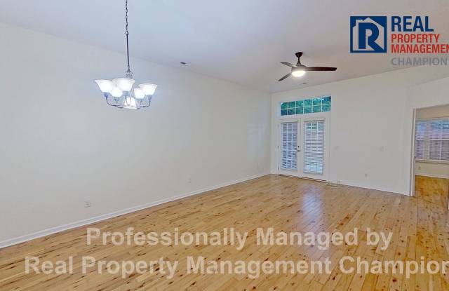 Charming 2 BD/2 BA Townhouse w/Split Bedroom Layout and Private Patio Gallery 4