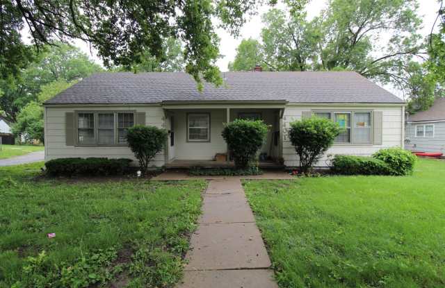 June FREE On This Updated 1 Bedroom 1 Bath Duplex in Navy Hill Area in Olathe photos photos