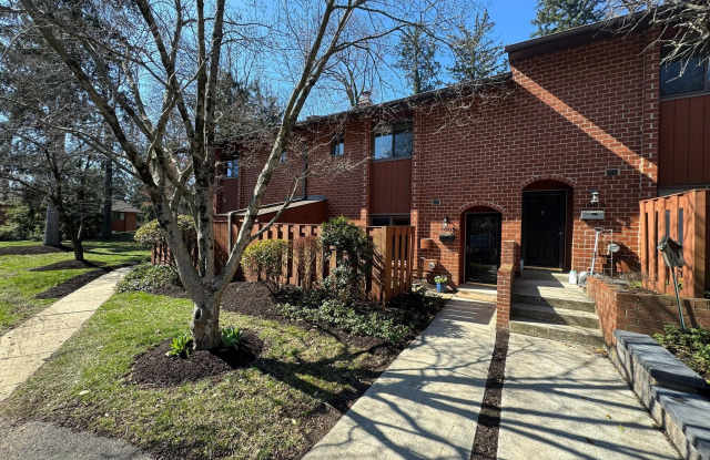 1002 WORTHINGTON Drive photos photos