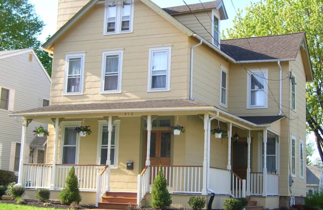 516 E CENTER AVENUE - 516 East Center Avenue, Newtown, PA 18940
