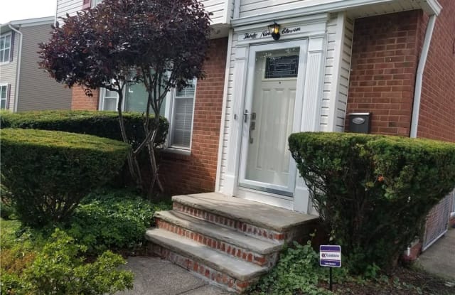 3911 Eastway Rd - 3911 Eastway Road, South Euclid, OH 44118