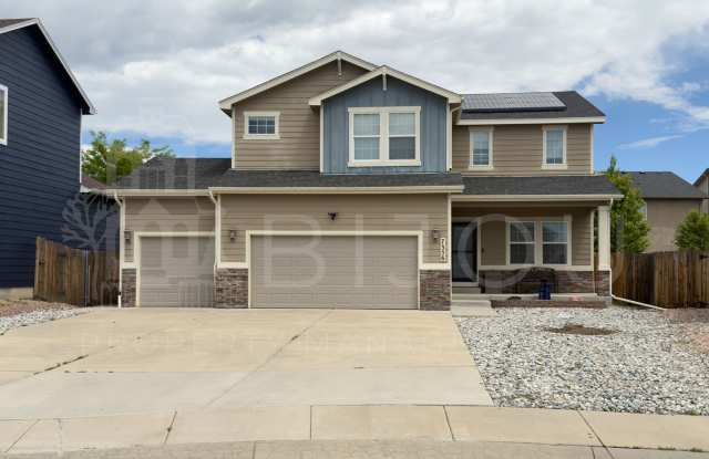 Large 6 Bedroom Home photos photos