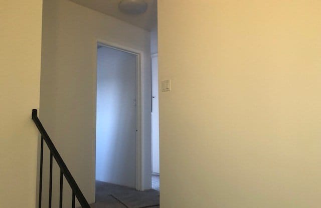 25100 Feijoa Avenue Gallery 4