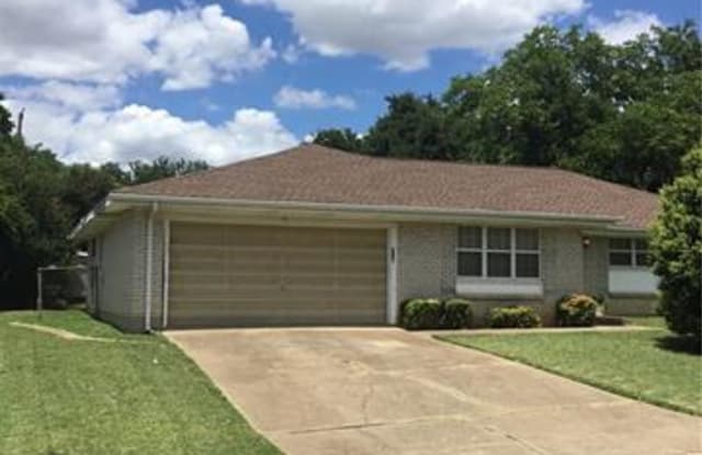 216 Hallbrook Drive - 216 Hallbrook Drive, Fort Worth, TX 76134