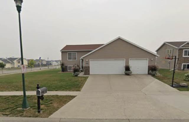 6020 Bennett Ct S - 6020 Bennett Court South, Fargo, ND 58104