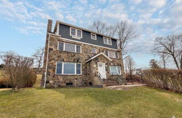 307 W Shore Road unit: 5 photos photos