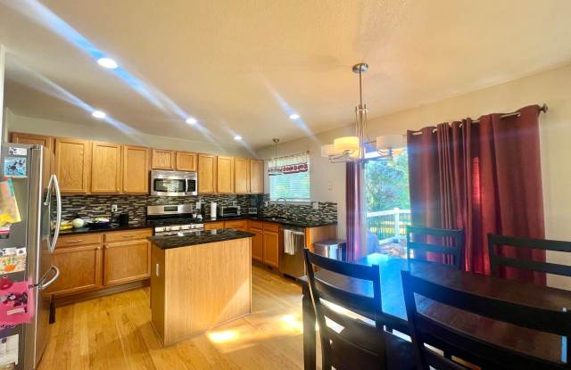 Big, Charming 4 Bedroom 2.5 Bathroom in Rock Creek! AVAILABLE NOW! $500 Off 1st Month's Rent Gallery 4