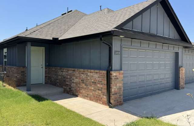 Brand New Luxurious and Spacious 3 Bedroom 2 Bath Duplex in Mustang Schools Gallery 1