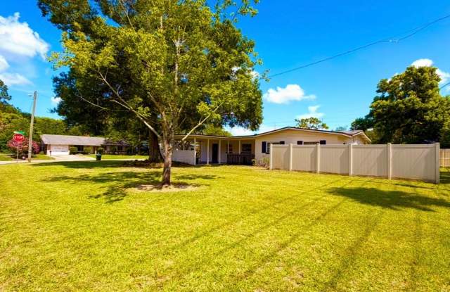 Modern Updated 3/2 in Winter Park Estates Gallery 1