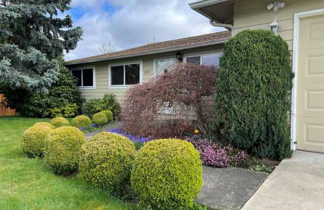 Well maintained 4 BD 1.75 BA Home with Genuine Hardwood Floors & Private Fully Fenced Backyard Gallery 3