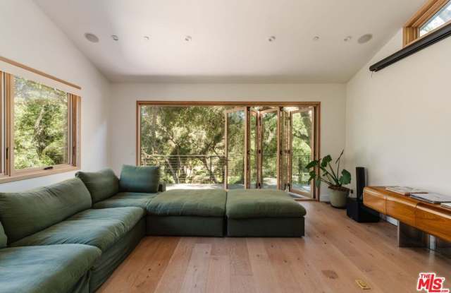 1149 Old Topanga Canyon Rd Gallery 1