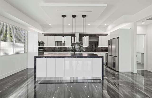 15209 Cohasset Street photos photos