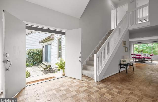 5 WHITEBRIDGE CT #5 Gallery 2