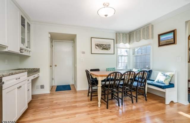 36 Eton Ct Gallery 3