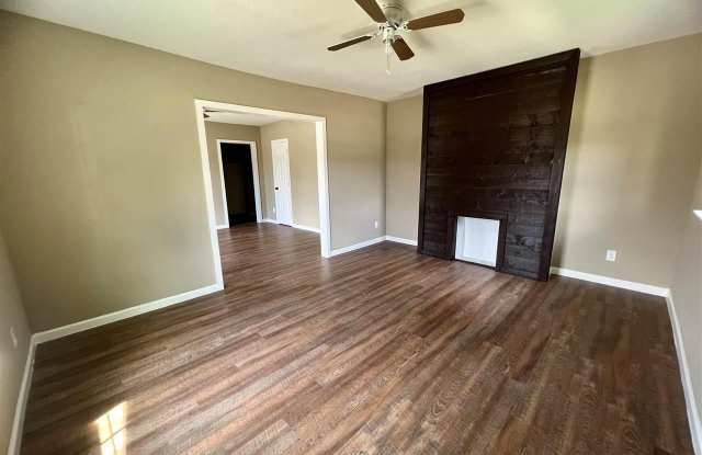 1104 BLUFF STREET - 1104 Bluff Street, Wichita Falls, TX 76301